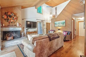 TV, fireplace, offices