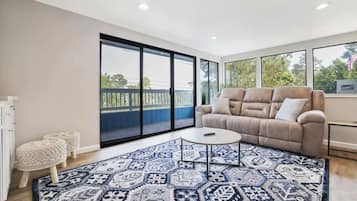 TV, fireplace, offices