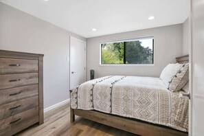 3 makuuhuonetta, silitysrauta/-lauta, Wi-Fi, vuodevaatteet