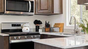 Coffee/tea maker, fridge, microwave, oven