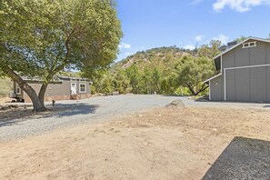 Exterior - Tiny River House w River Frontage (Three River)