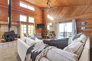 TV, fireplace, books, offices