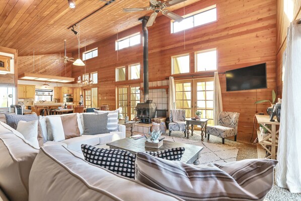 TV, fireplace, books, offices