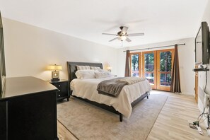 4 Schlafzimmer, Bügeleisen/Bügelbrett, Reisekinderbett, WLAN