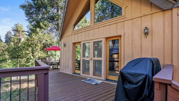 Terrace/patio - Bear Hugs A-Frame Cabin with Games, AC & BBQ Grill (Shaver Lake)