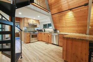 Coffee/tea maker, fridge, microwave, oven - Bear Hugs A-Frame Cabin with Games, AC & BBQ Grill (Shaver Lake)