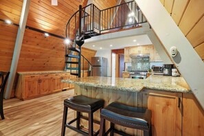 Coffee/tea maker, fridge, microwave, oven - Bear Hugs A-Frame Cabin with Games, AC & BBQ Grill (Shaver Lake)
