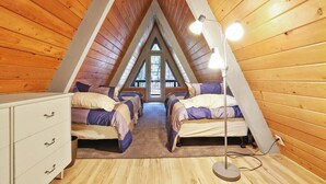 Room - Bear Hugs A-Frame Cabin with Games, AC & BBQ Grill (Shaver Lake)