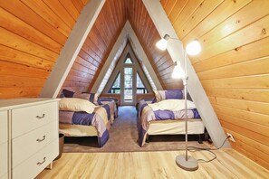 4 bedrooms, iron/ironing board, travel cot, WiFi - Bear Hugs A-Frame Cabin with Games, AC & BBQ Grill (Shaver Lake)