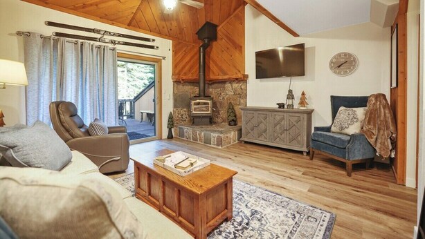 TV, fireplace, offices - Two Bears Basecamp | Views, Trails, Flat Parking (Shaver Lake)