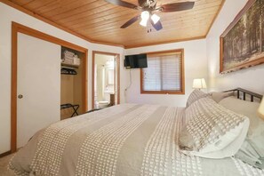 1 bedroom, iron/ironing board, travel cot, WiFi