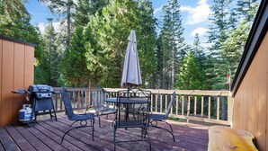Outdoor dining - Two Bears Basecamp | Views, Trails, Flat Parking (Shaver Lake)