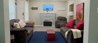 Serene 2 bedroom home in residential neighborhood.