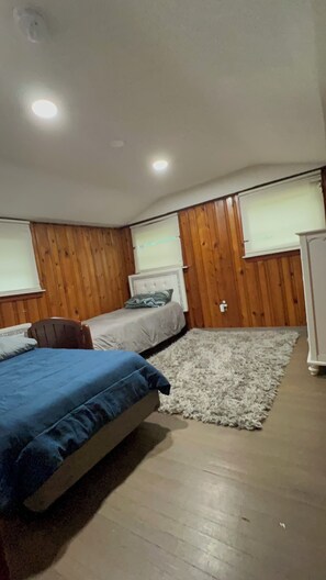 2 chambres, fer et planche à repasser, accès au Wi-Fi (inclus)