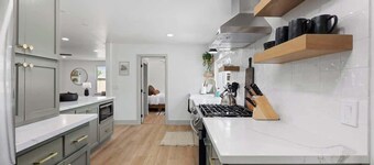 Historic Schoolhouse Retreat, Walk to Downtown Exeter