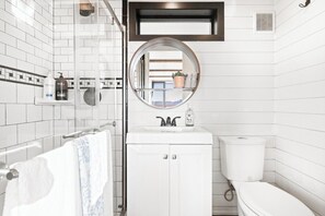 Shower, hair dryer, towels - Tiny Home on the Farm with Rooftop Views (Tulare)