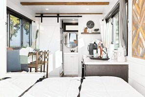 1 bedroom, WiFi, bed sheets - Tiny Home on the Farm with Rooftop Views (Tulare)