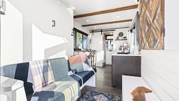 TV, fireplace, offices