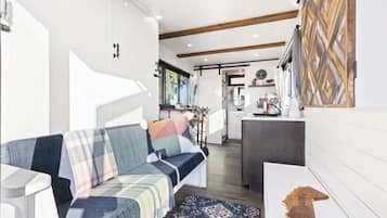 TV, fireplace, offices