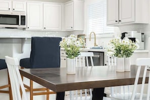 Dining - The Heart of California w/ BBQ Grill & Hot Tub (Tulare)