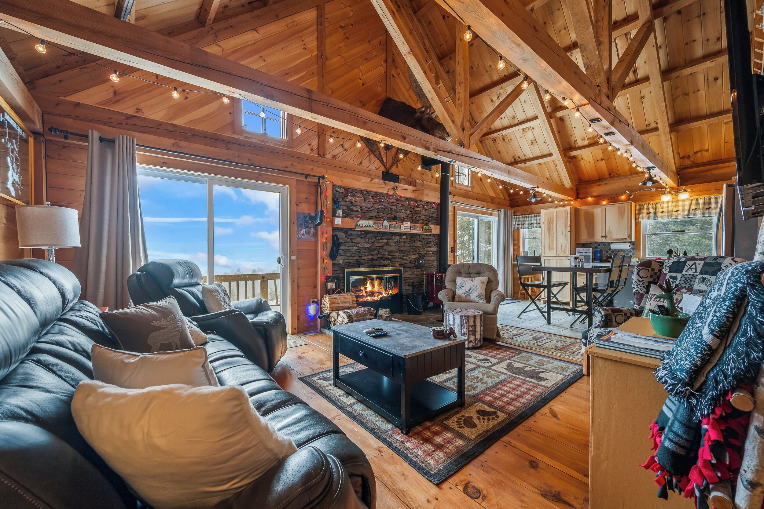 TV, fireplace, Netflix, Hulu