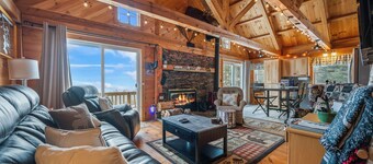 A Lookout at 'The Overlook' - Fall in love with this Rangeley cabin!