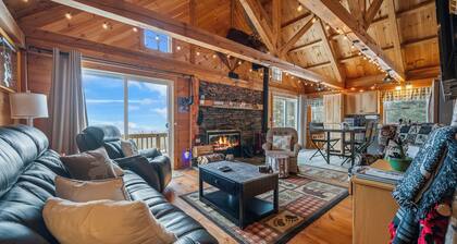 A Lookout at 'The Overlook' - Fall in love with this Rangeley cabin!