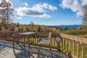 Outdoor dining - A Lookout at 'The Overlook' - Fall in love with this Rangeley cabin! (Rangeley)
