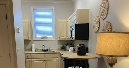 Amazing Suite nestled in downtown Corinth