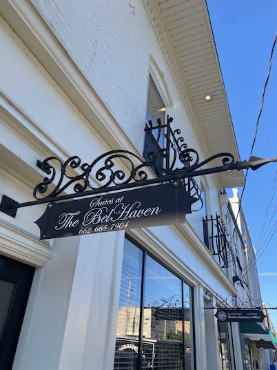 Amazing Suite nestled in downtown Corinth