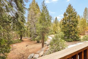 Property grounds - Mins to Lake, enjoy Shaver at PJ's Retreat! (Shaver Lake)