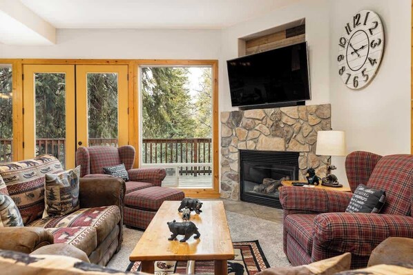 TV, fireplace, offices