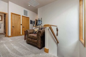 Interior - Mins to Lake, enjoy Shaver at PJ's Retreat! (Shaver Lake)