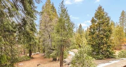 Mins to Lake, enjoy Shaver at PJ's Retreat!