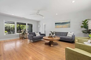 Televisión, oficina