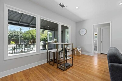 Mid-Century Visalia Home w/ EV Charger & BBQ Grill