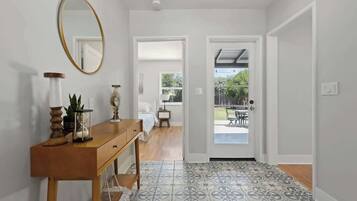 3 habitaciones, tabla de planchar con plancha, cuna de viaje y wifi