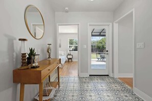 3 habitaciones, tabla de planchar con plancha, cuna de viaje y wifi