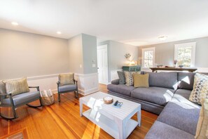 Een televisie en een kantoor