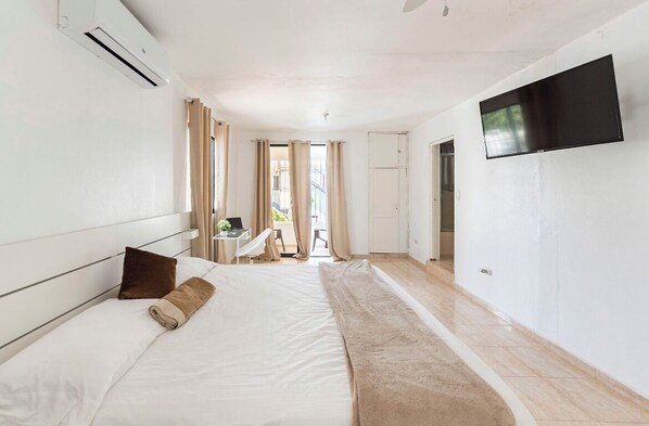 4 Schlafzimmer, Schreibtisch, Bügeleisen/Bügelbrett, kostenloses WLAN