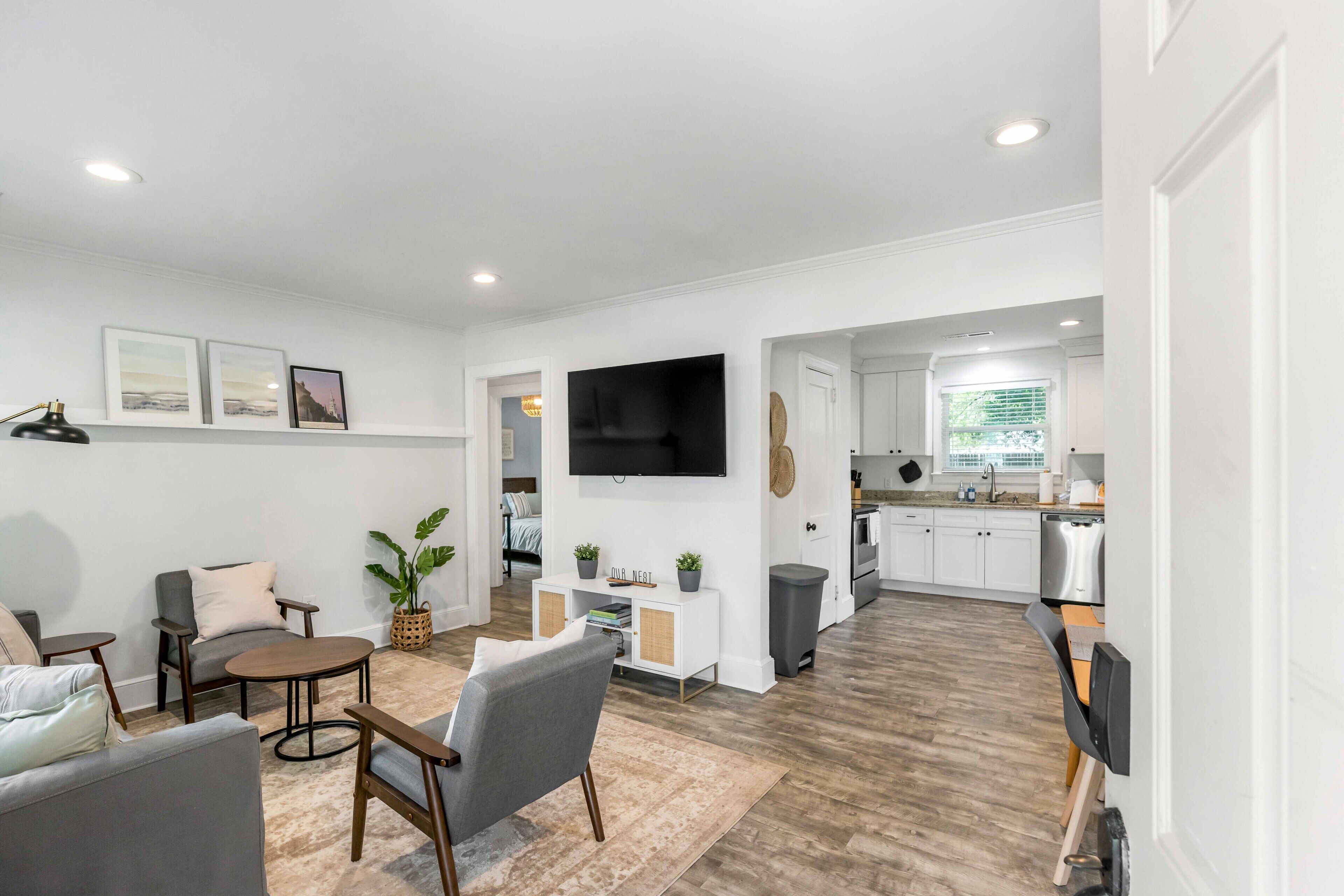 Park Circle Cottage-Walk to Downtown!