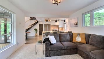 Smart-TV, Kamin, Tischtennisplatte, Stereoanlage