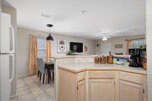 Mikroaaltouuni, uuni, liesi