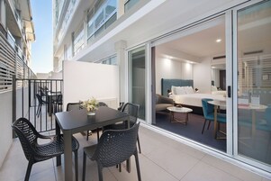 高级房, 庭院景观 | 阳台