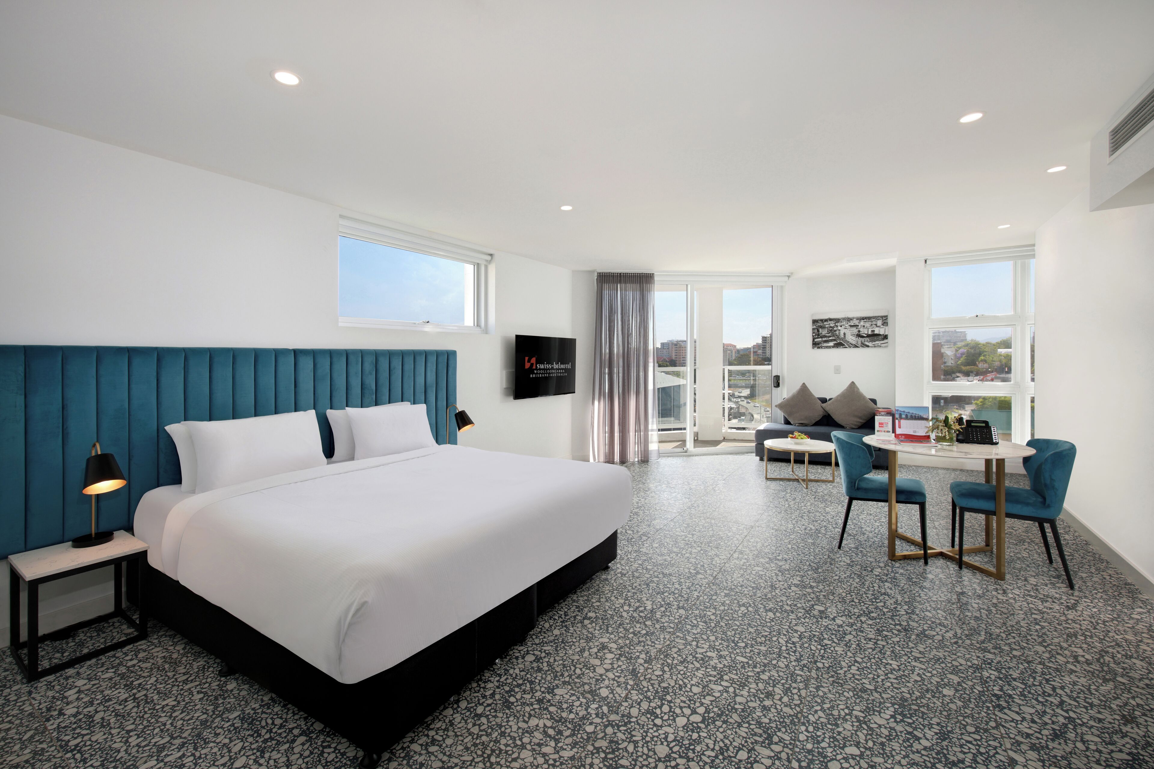 Superior studio | Luxe beddengoed, een minibar, een bureau, een laptopwerkplek