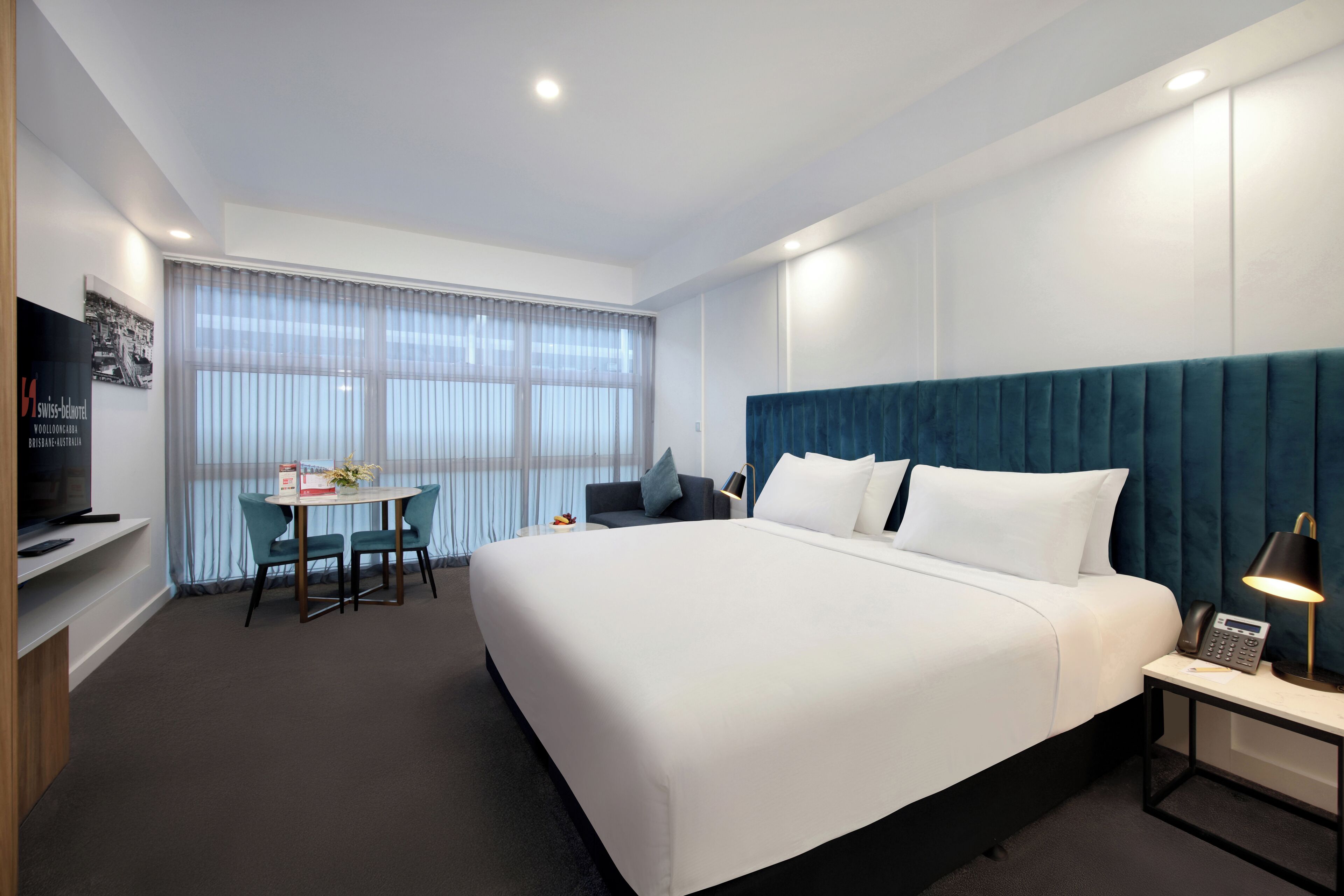 Superior Room | Luxe beddengoed, een minibar, een bureau, een laptopwerkplek