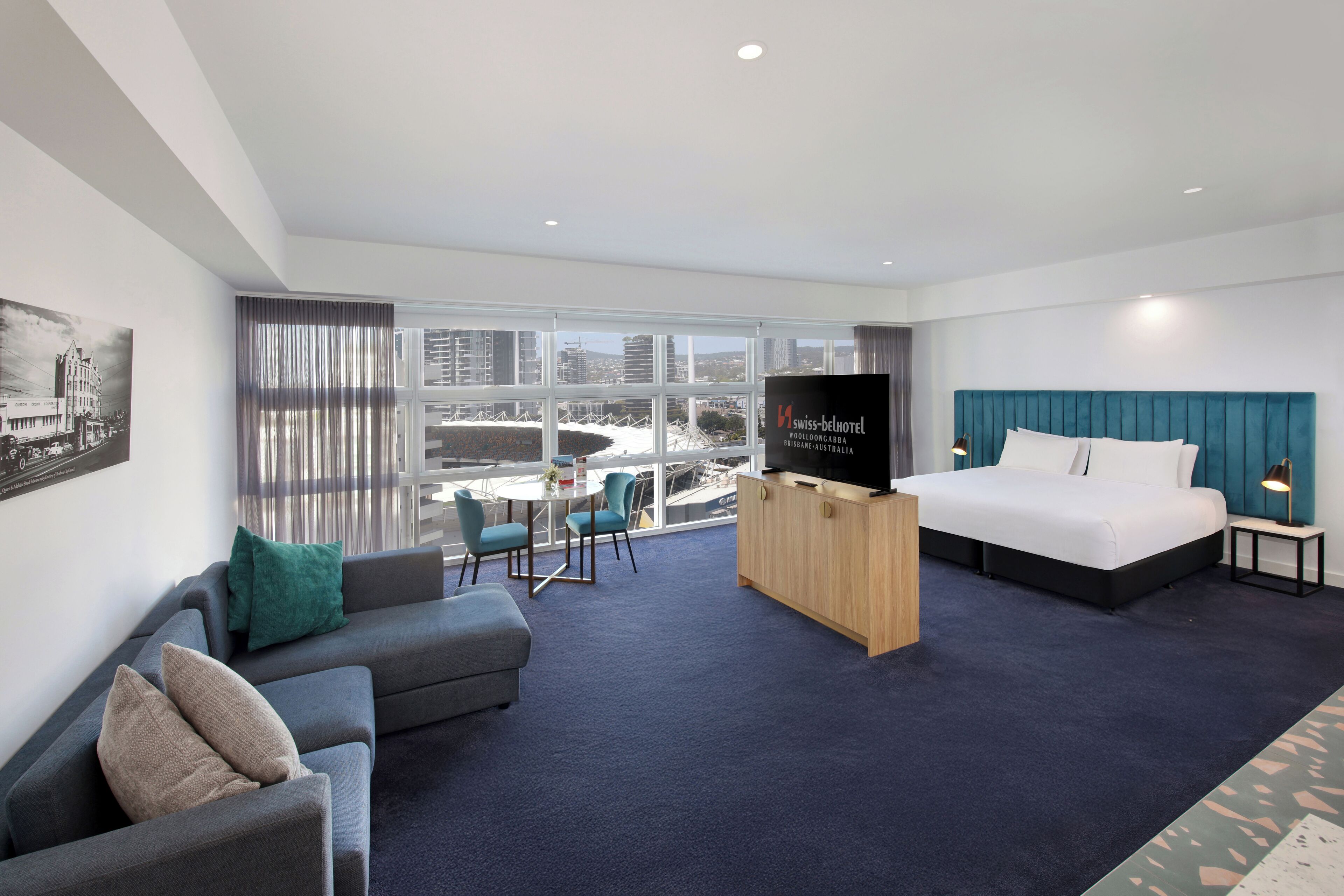 高級開放式客房 | 高級寢具、迷你吧、書桌、筆電工作空間