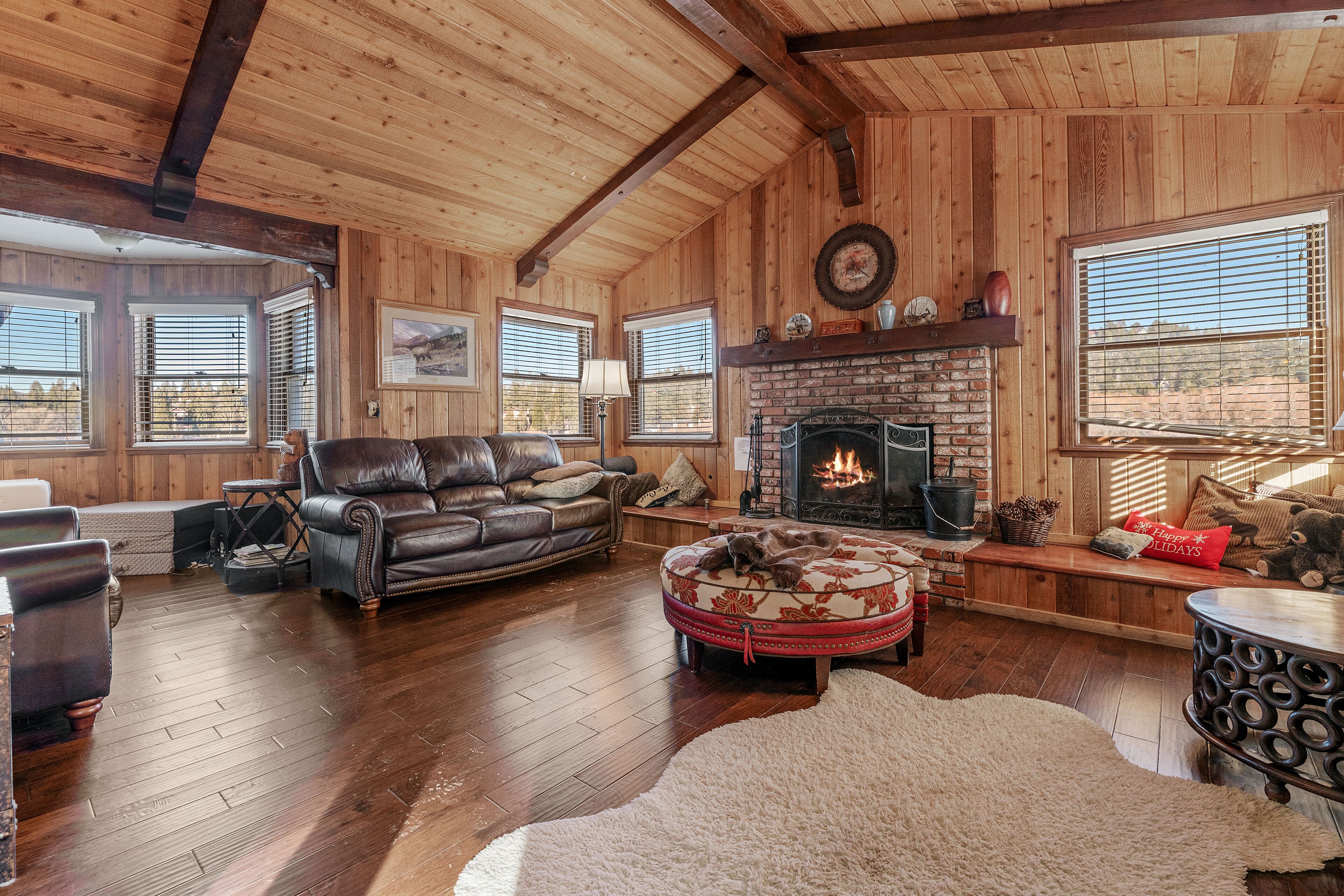 Chateau De Bjorn - Located in the desirable area of Big Bear just a short walk to Bear Mountain!