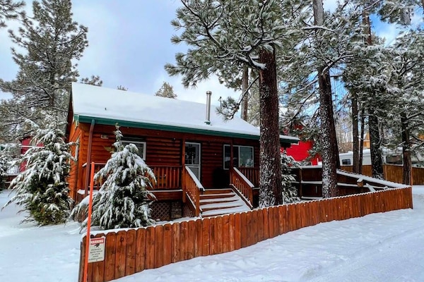 Snow covered Big Bear Cool Cabins, Blue Jay Chalet