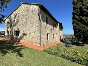 Exterior - Nice apartment for 3 guests with WIFI, pool, A/C, TV and panoramic view, close to San Gimignano (Montauto)